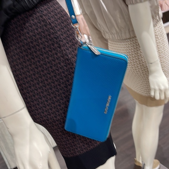 Michael Kors Jet Set Travel Large Travel CONTINENTAL 
Lagoon - Picture 2 of 16